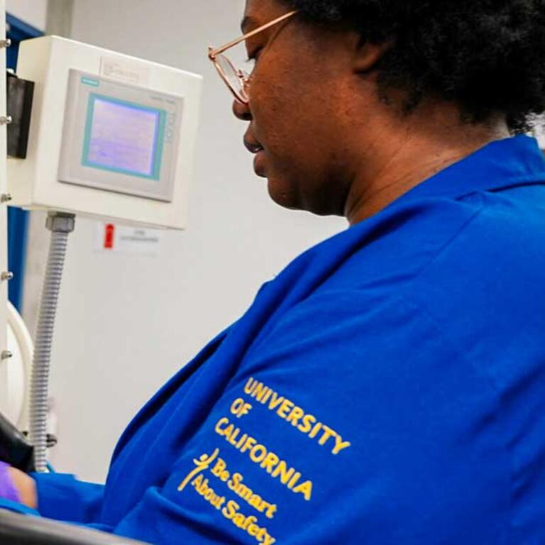 Researcher in CalIT2 lab